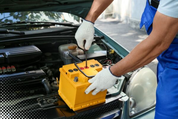 Staying Charged in Dubai: Maintaining Your Vehicle's Battery in Extreme Temperatures